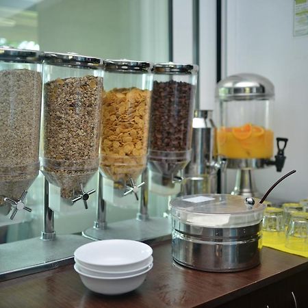 Hotel Kakanakos 로우트라 오라이아스 엘레니스 외부 사진